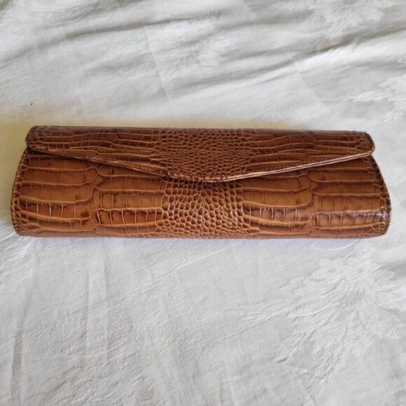 Soprano Alligator Clutch with Chain - Picture 2 of 8